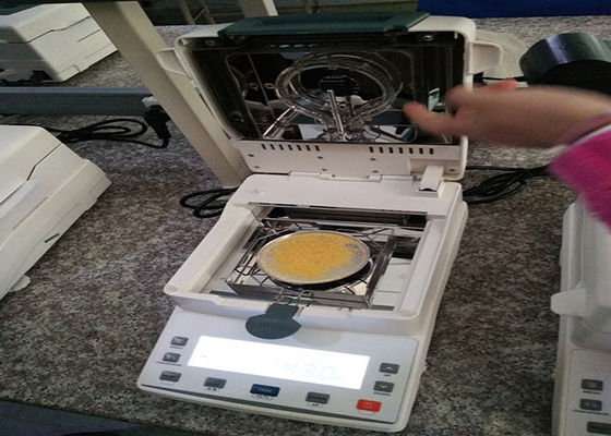 El LCD exhibe la balanza del analizador de la humedad del halógeno de 110g 1mg