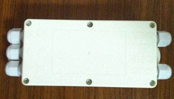 Caja de conexiones plástica del alambre IP66 4 para las escalas