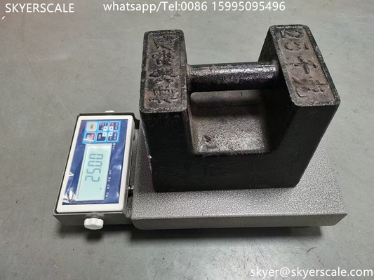 Balanza de pesado digital logística de 100 kg con alta precisión, mostrando el conteo de la mesa